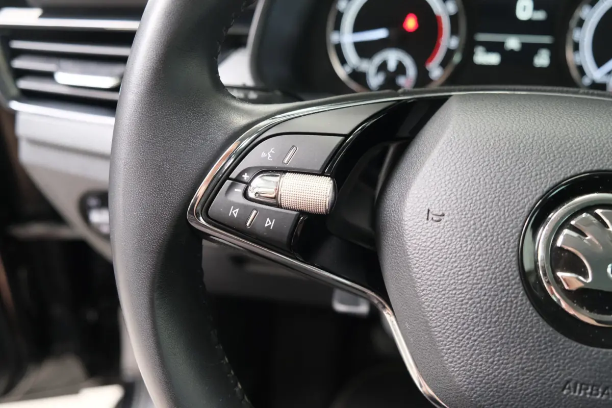 1.0 TSI Online Edition - N.A.P. Airco, Cruise, PDC, Carplay.