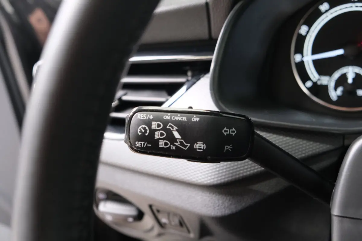 1.0 TSI Online Edition - N.A.P. Airco, Cruise, PDC, Carplay.