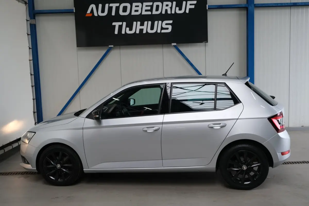 1.0 TSI Sport business - N.A.P. Airco, Cruise, PDC, Carplay.