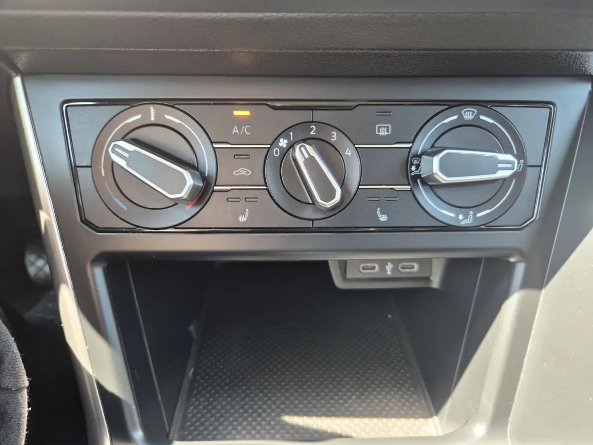 1.0 TSI Life Business,airco,navigatie,apple/carplay,stoelverwarming,