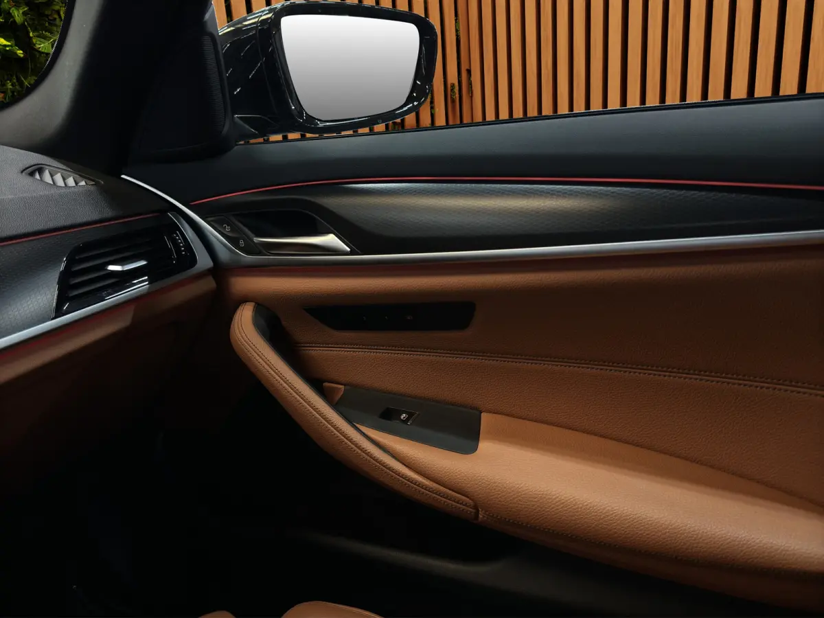 530i Business Edition Plus | M-Pakket | Laser-LED | Camera | CarPlay | Sfeerverlichting | Memory