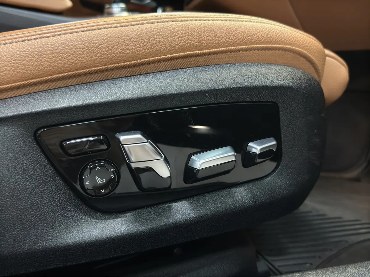 530i Business Edition Plus | M-Pakket | Laser-LED | Camera | CarPlay | Sfeerverlichting | Memory