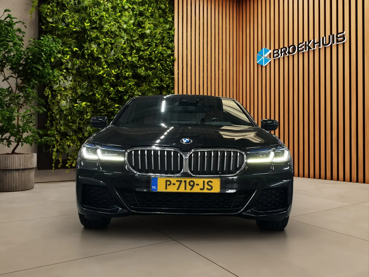 530i Business Edition Plus | M-Pakket | Laser-LED | Camera | CarPlay | Sfeerverlichting | Memory