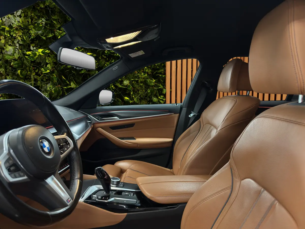 530i Business Edition Plus | M-Pakket | Laser-LED | Camera | CarPlay | Sfeerverlichting | Memory