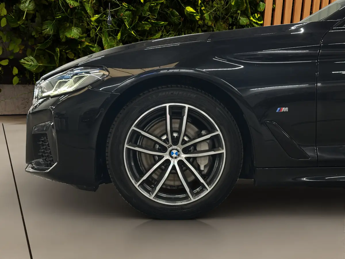 530i Business Edition Plus | M-Pakket | Laser-LED | Camera | CarPlay | Sfeerverlichting | Memory