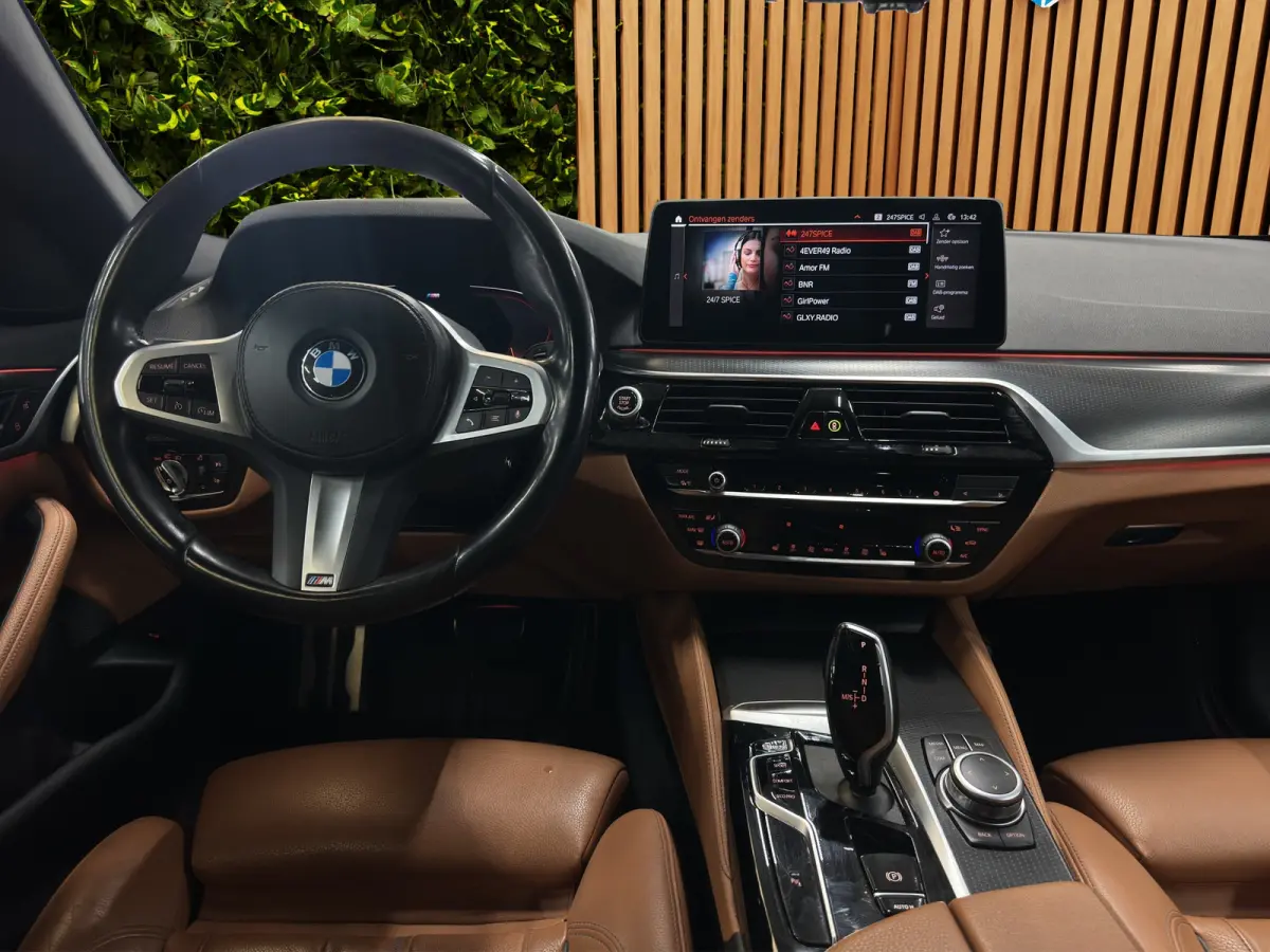 530i Business Edition Plus | M-Pakket | Laser-LED | Camera | CarPlay | Sfeerverlichting | Memory