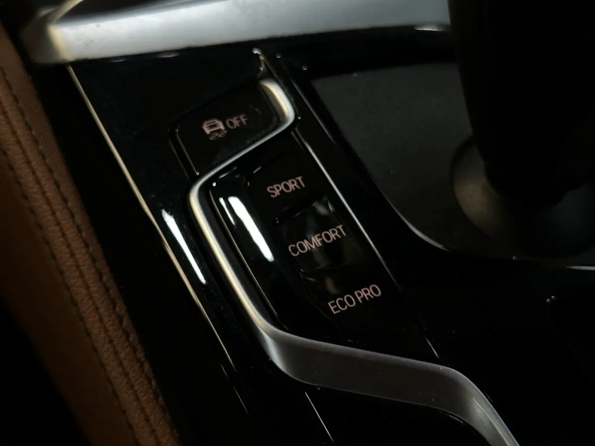 530i Business Edition Plus | M-Pakket | Laser-LED | Camera | CarPlay | Sfeerverlichting | Memory