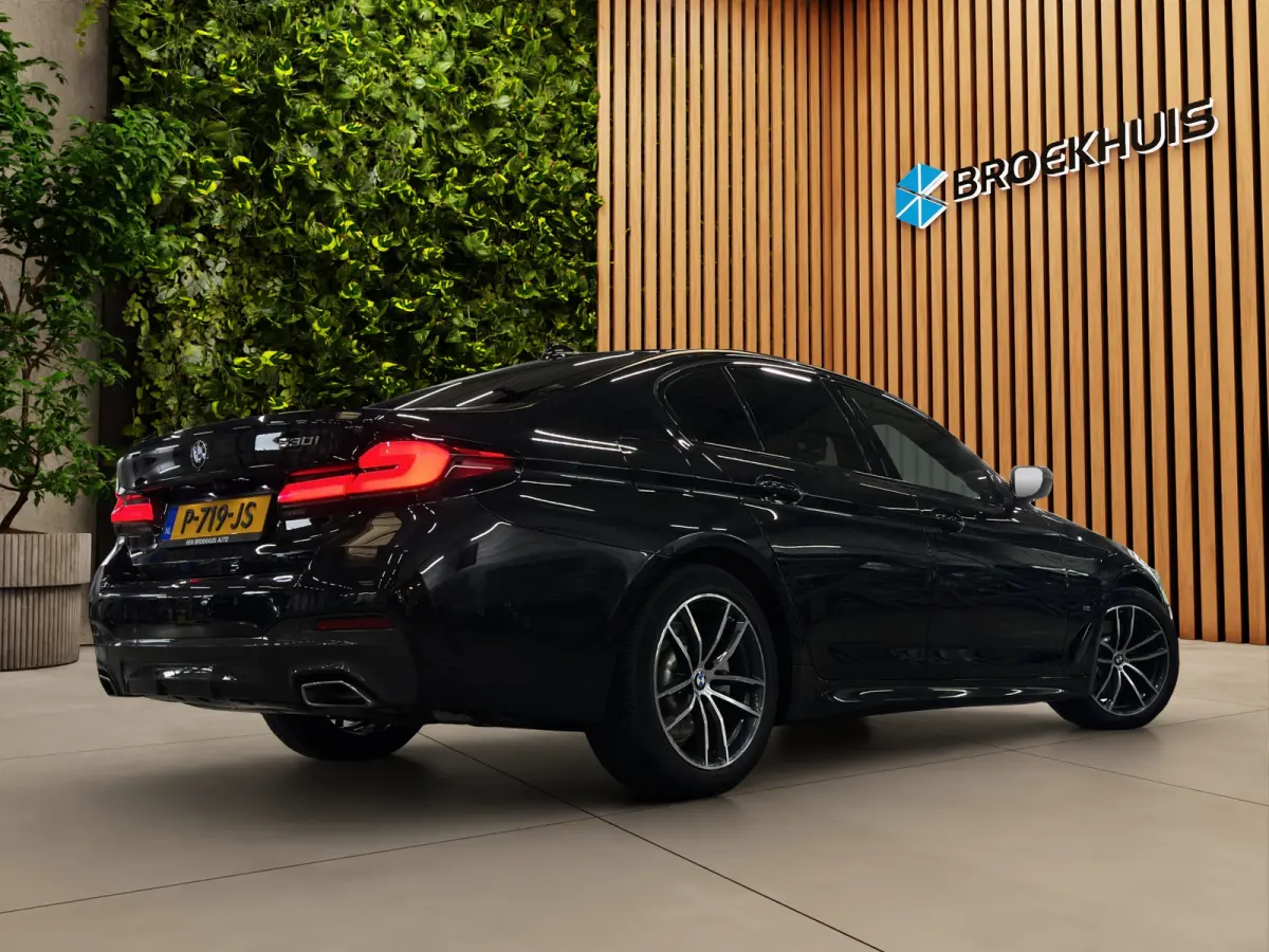 530i Business Edition Plus | M-Pakket | Laser-LED | Camera | CarPlay | Sfeerverlichting | Memory