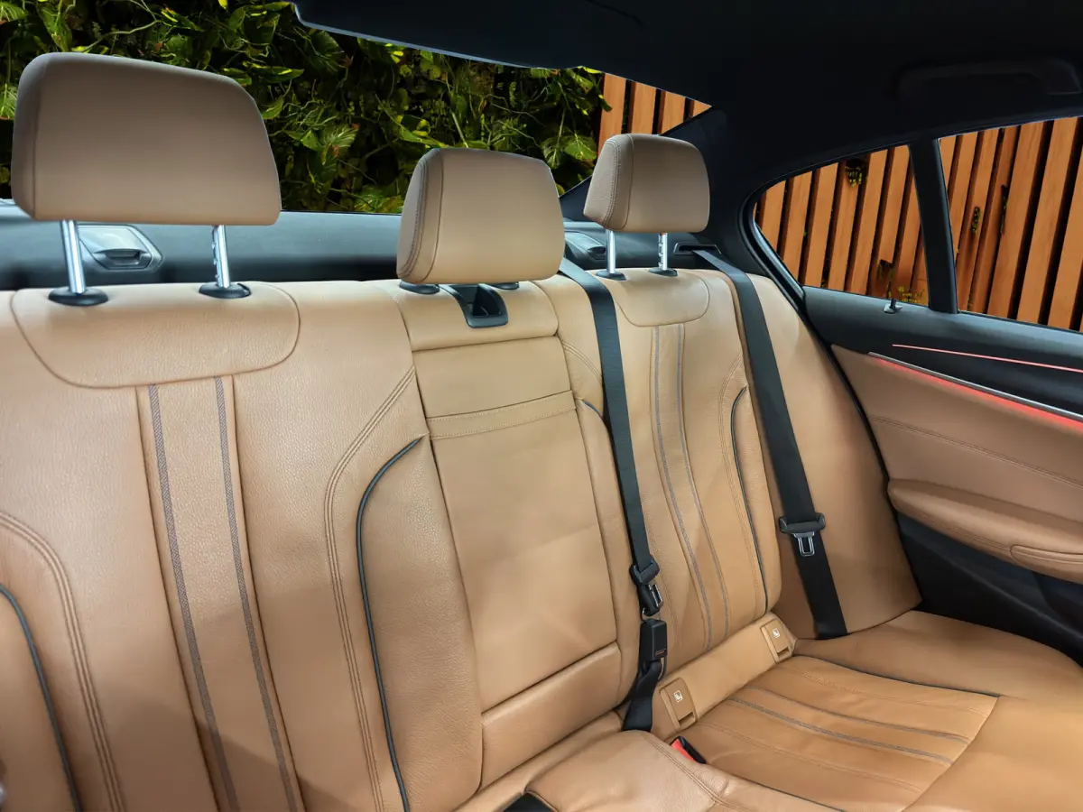 530i Business Edition Plus | M-Pakket | Laser-LED | Camera | CarPlay | Sfeerverlichting | Memory