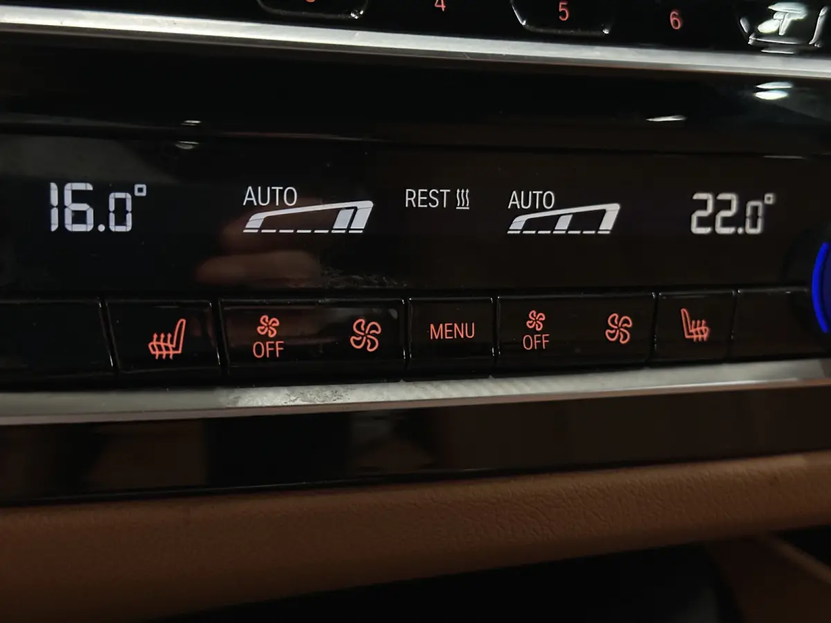 530i Business Edition Plus | M-Pakket | Laser-LED | Camera | CarPlay | Sfeerverlichting | Memory