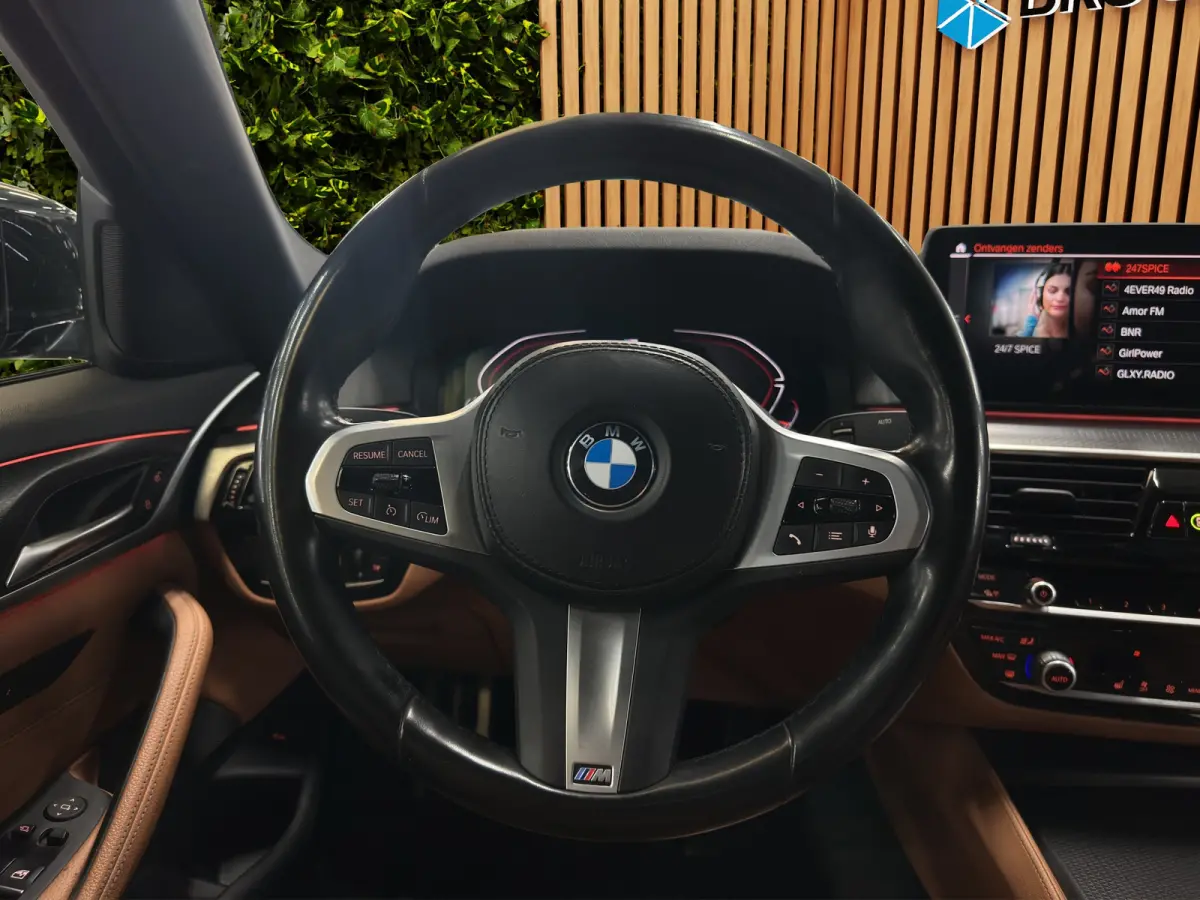 530i Business Edition Plus | M-Pakket | Laser-LED | Camera | CarPlay | Sfeerverlichting | Memory