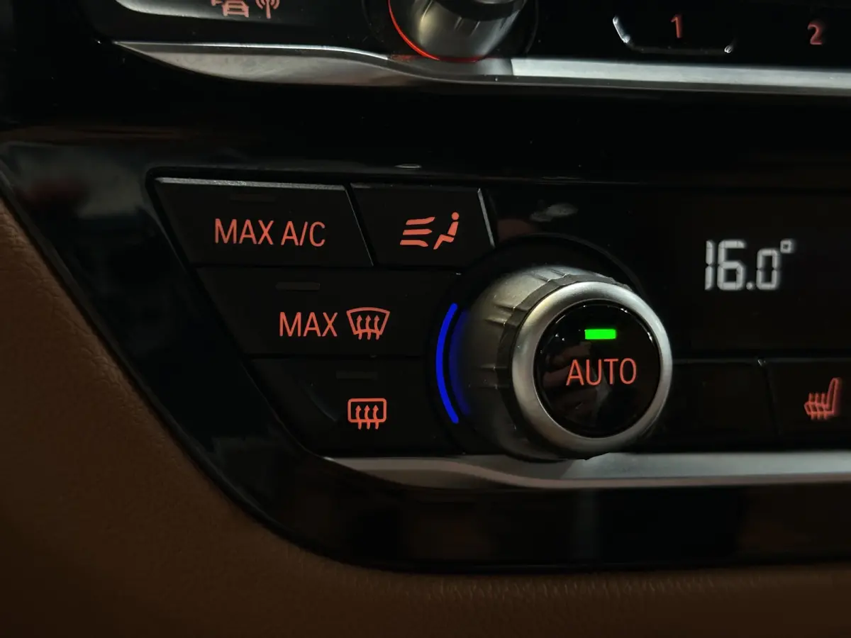 530i Business Edition Plus | M-Pakket | Laser-LED | Camera | CarPlay | Sfeerverlichting | Memory