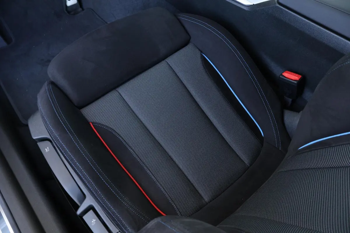 218i M Sportpakket/ 18 inch LM/ Stoelverwarming/ BMW Live Cockpit Plus/ Cruise Control/ Navigatie