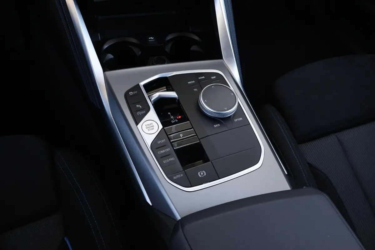 218i M Sportpakket/ 18 inch LM/ Stoelverwarming/ BMW Live Cockpit Plus/ Cruise Control/ Navigatie