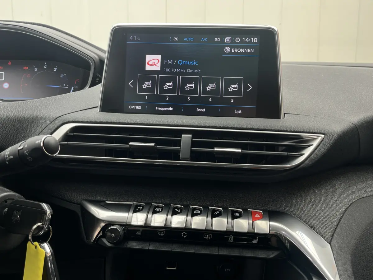 PureTech 130 AGC Première | Schuifdak | Camera voor + achter | Stoelverwarming | Carplay/Android Auto |