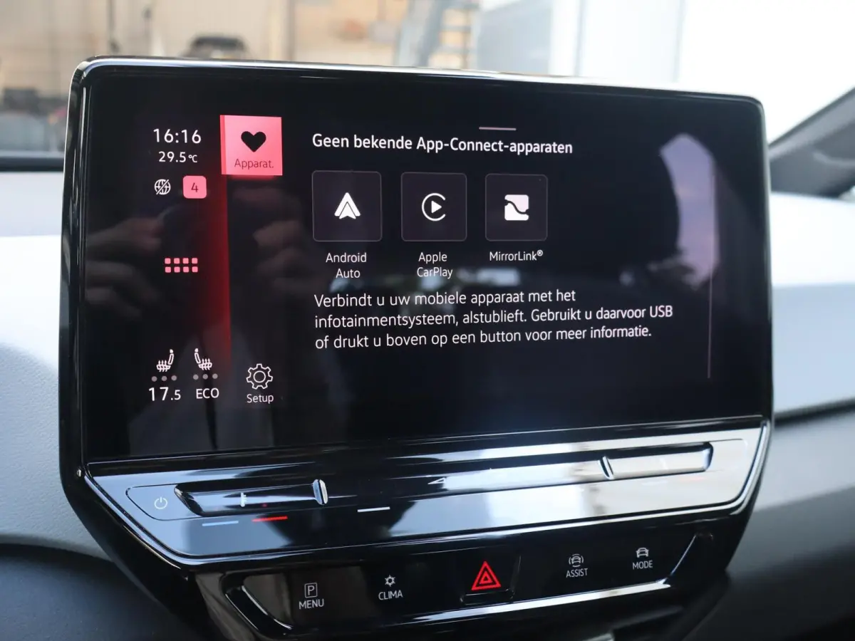 204pk First Plus 58 kWh | SoH 93% | Camera | Stuurwielverwarming | Stoelverwarming | All Season Banden
