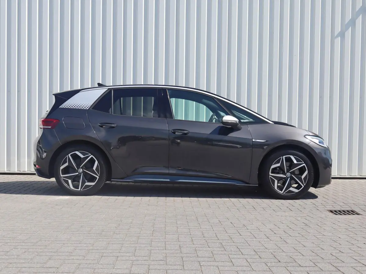 204pk First Plus 58 kWh | SoH 93% | Camera | Stuurwielverwarming | Stoelverwarming | All Season Banden