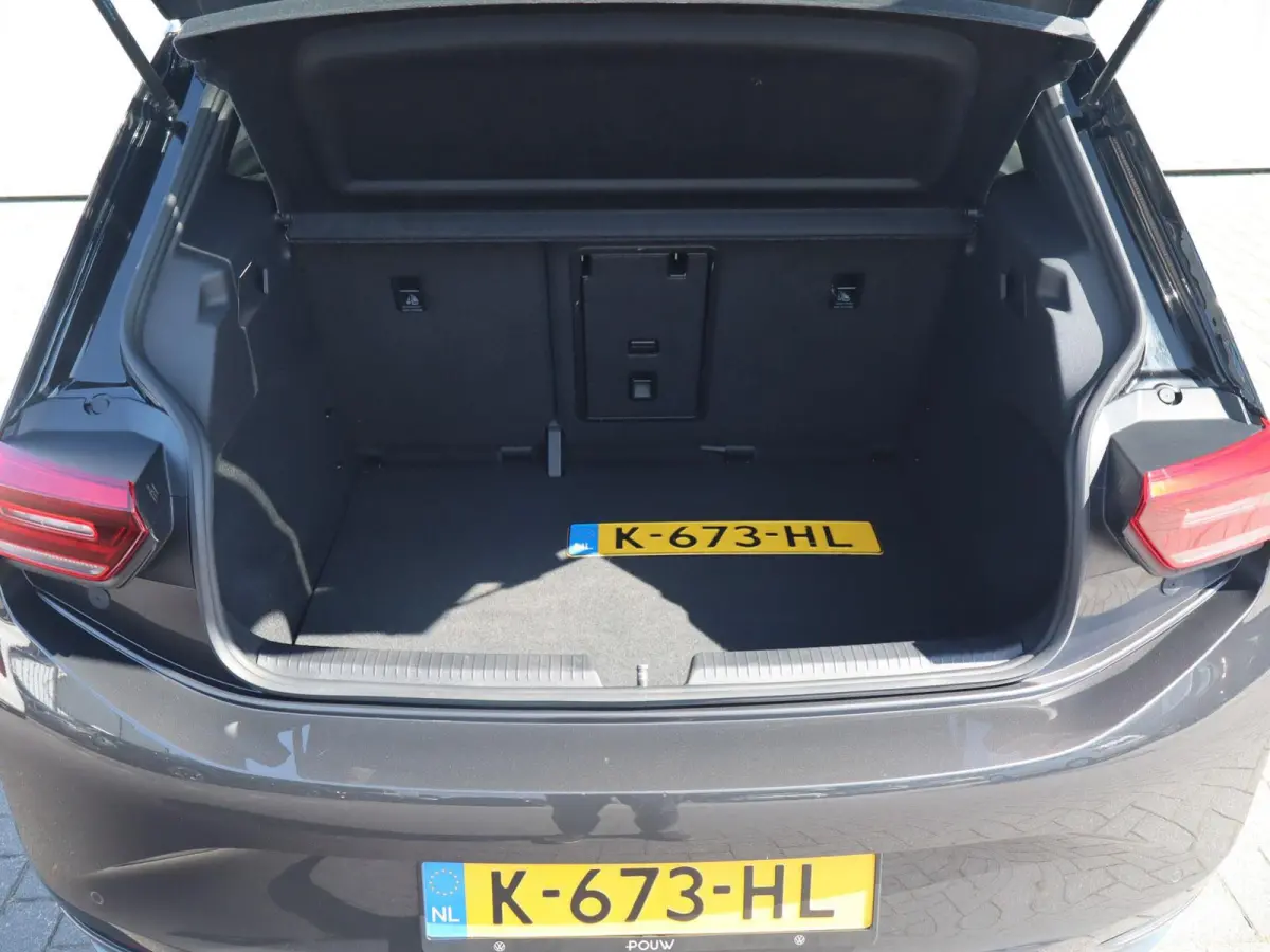 204pk First Plus 58 kWh | SoH 93% | Camera | Stuurwielverwarming | Stoelverwarming | All Season Banden