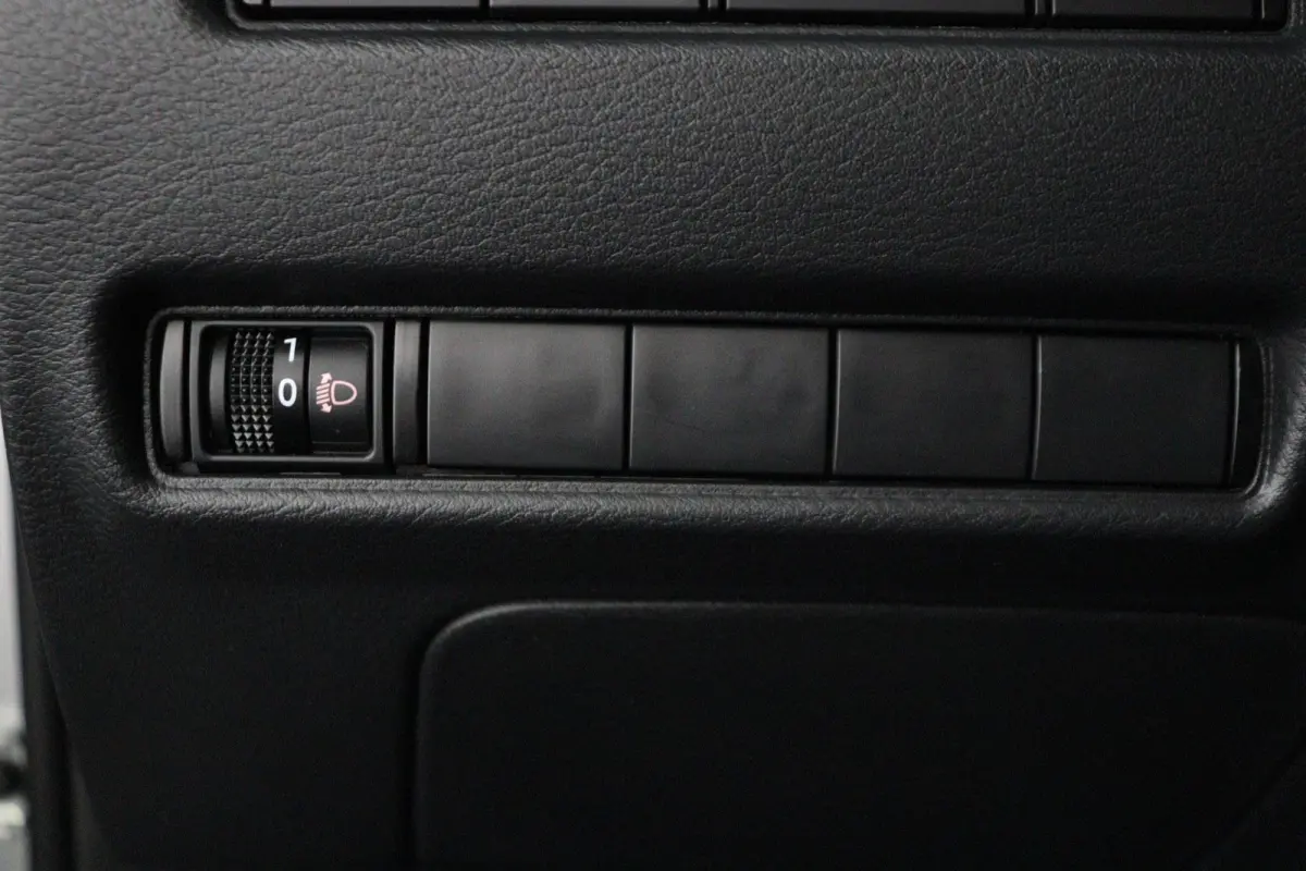 1.6 Hybrid N-Design | Stoel-, Stuur- & Voorruitverw. |