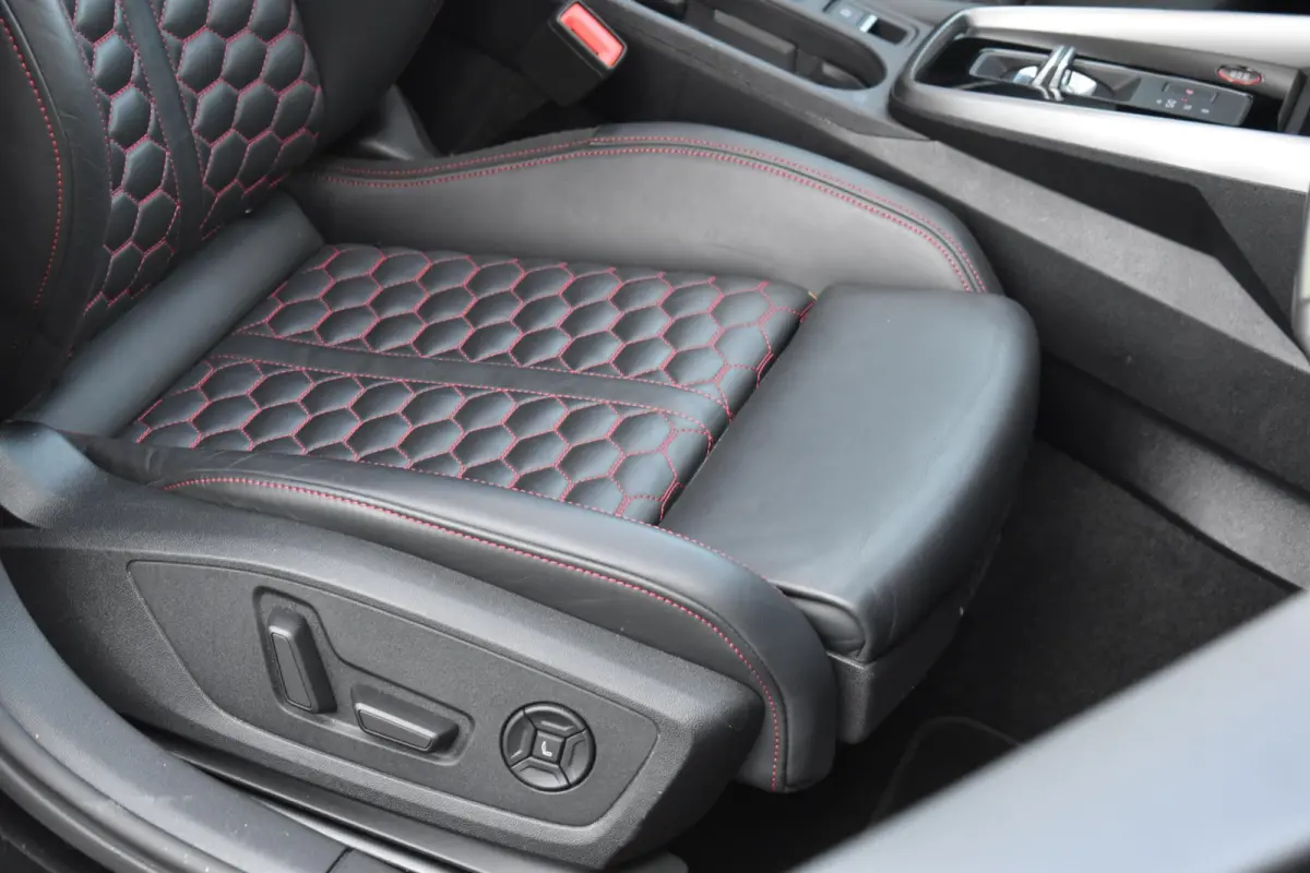 2.5 TFSI RS3 quattro HUD Pano Massage Keyless B&O Lane
