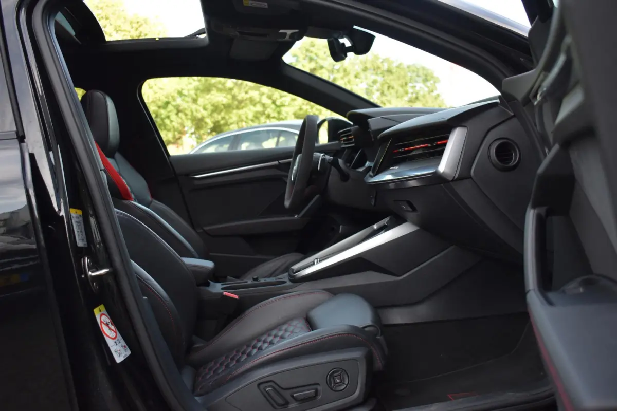 2.5 TFSI RS3 quattro HUD Pano Massage Keyless B&O Lane