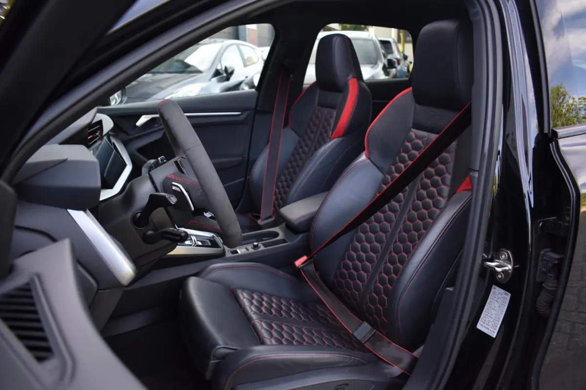 2.5 TFSI RS3 quattro HUD Pano Massage Keyless B&O Lane