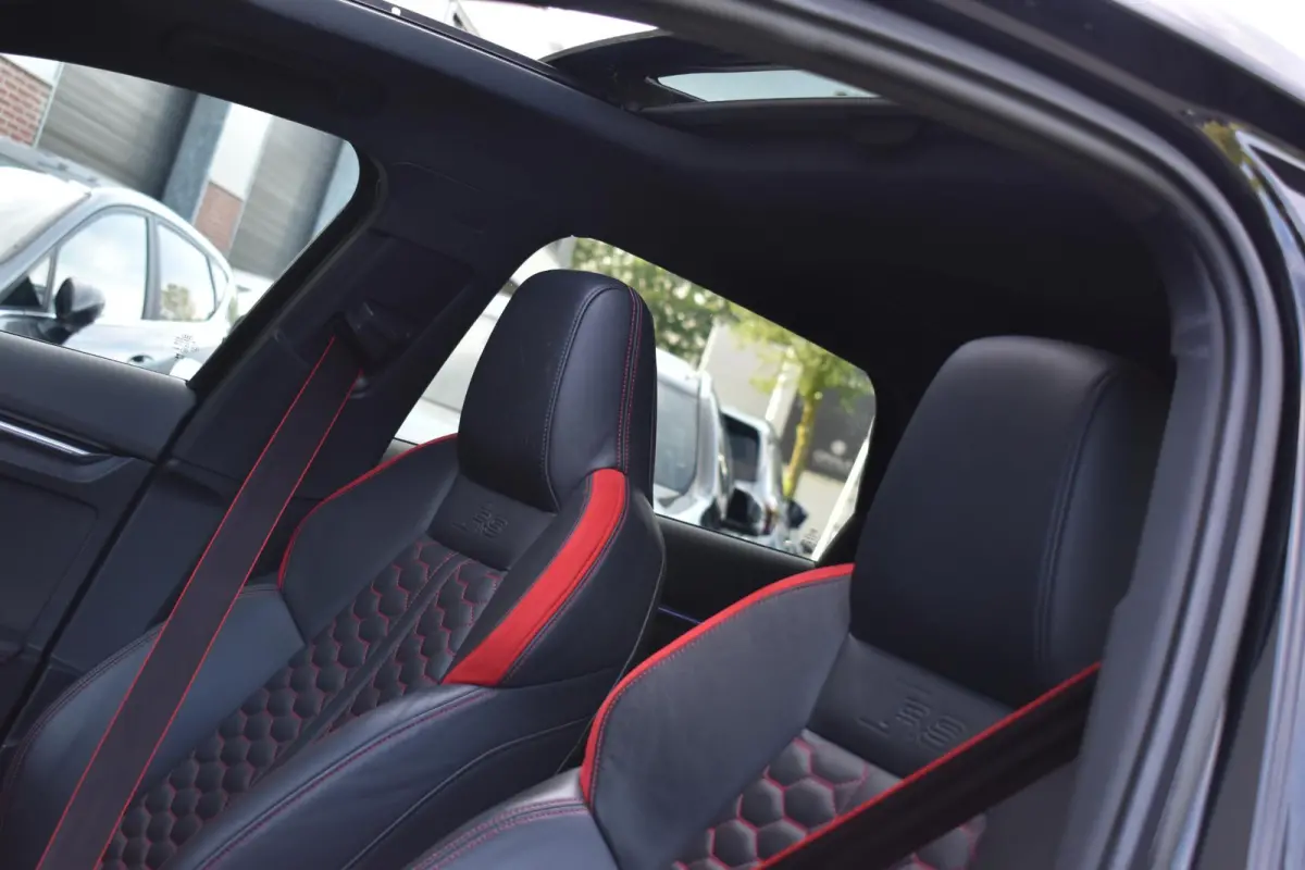 2.5 TFSI RS3 quattro HUD Pano Massage Keyless B&O Lane