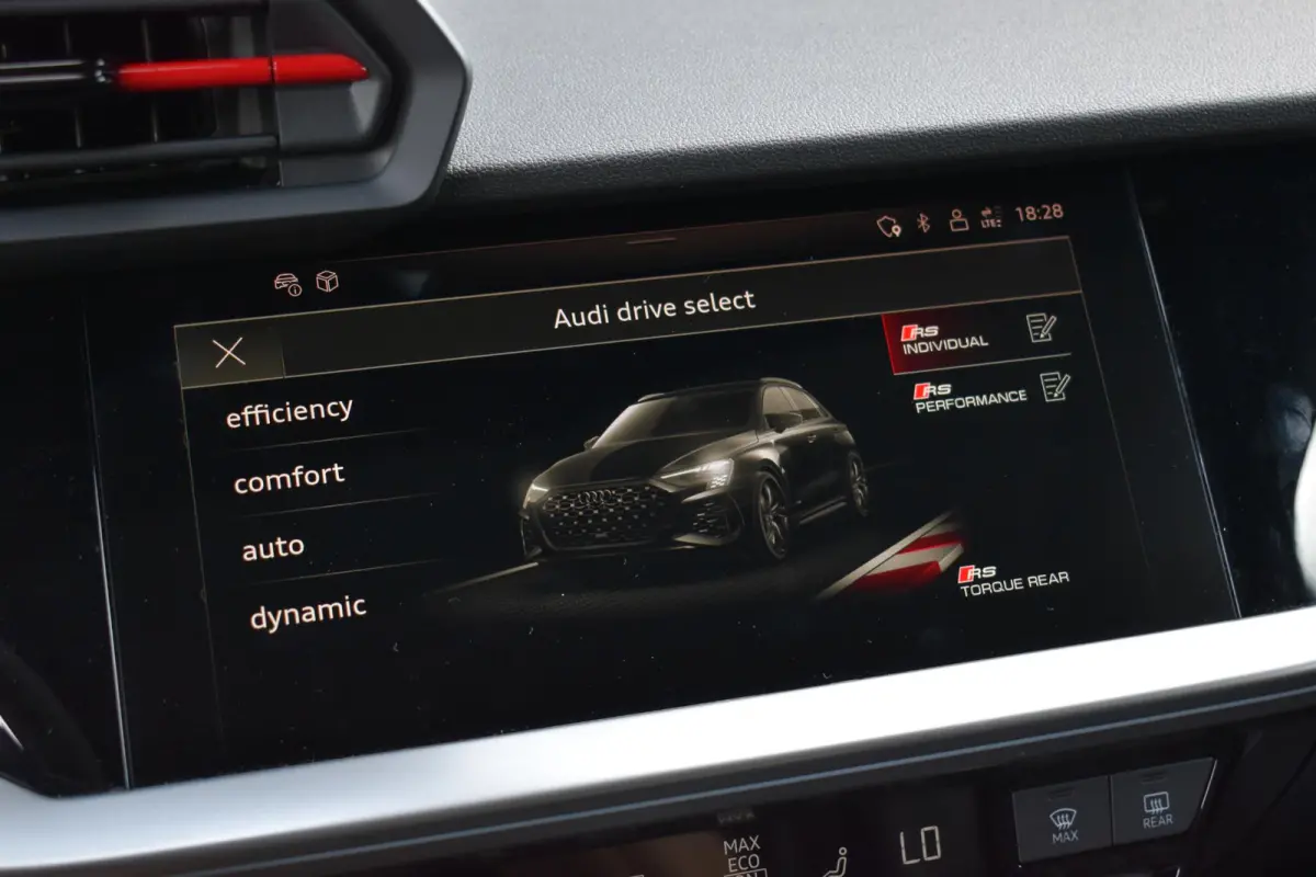 2.5 TFSI RS3 quattro HUD Pano Massage Keyless B&O Lane