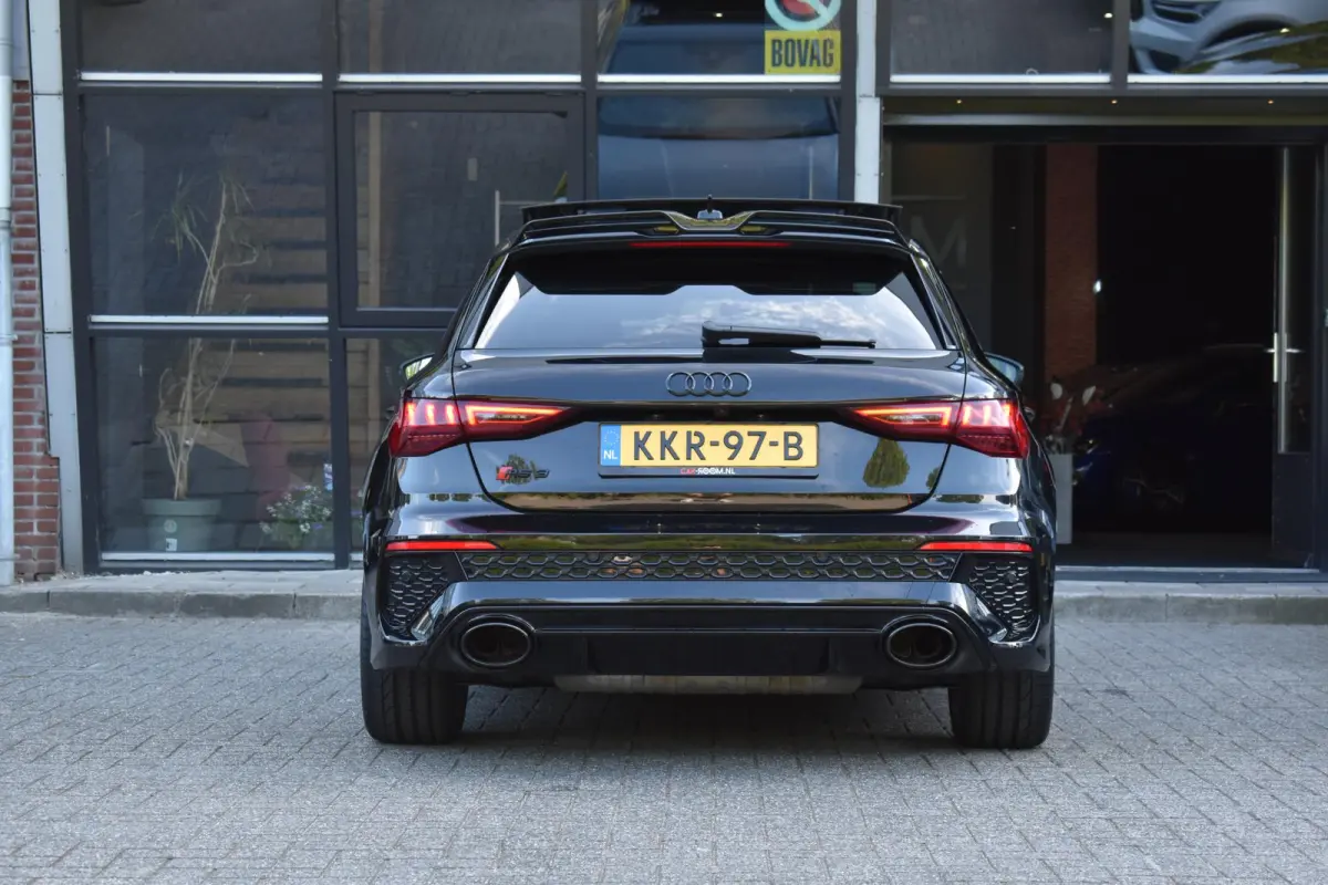 2.5 TFSI RS3 quattro HUD Pano Massage Keyless B&O Lane