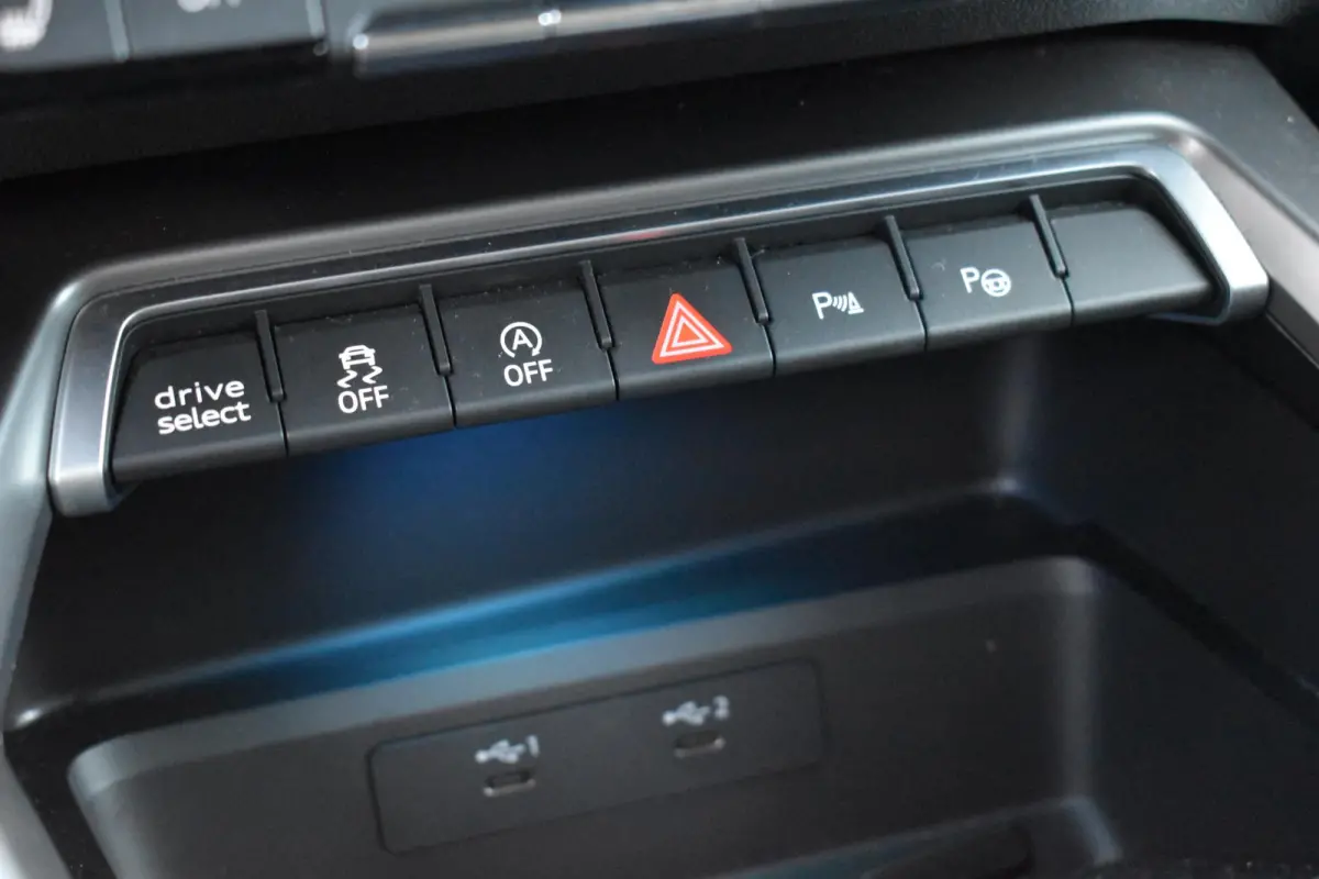 2.5 TFSI RS3 quattro HUD Pano Massage Keyless B&O Lane