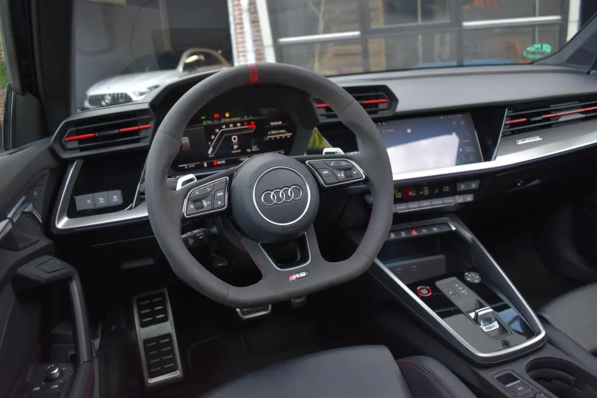 2.5 TFSI RS3 quattro HUD Pano Massage Keyless B&O Lane