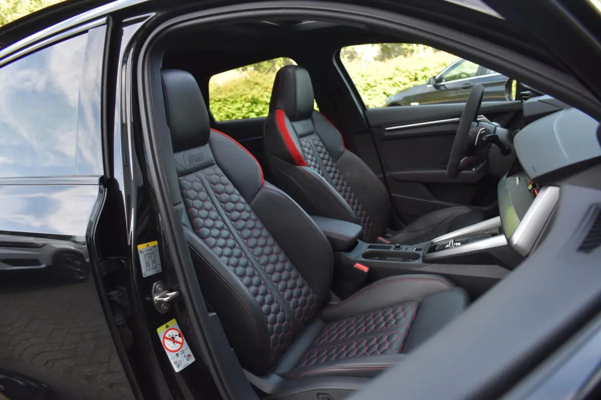 2.5 TFSI RS3 quattro HUD Pano Massage Keyless B&O Lane