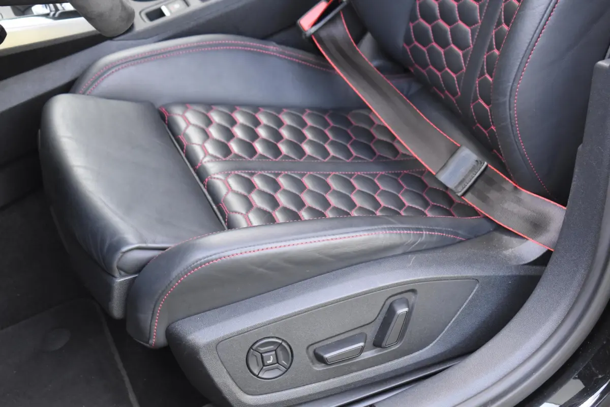 2.5 TFSI RS3 quattro HUD Pano Massage Keyless B&O Lane
