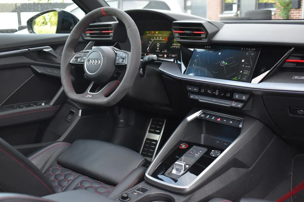 2.5 TFSI RS3 quattro HUD Pano Massage Keyless B&O Lane