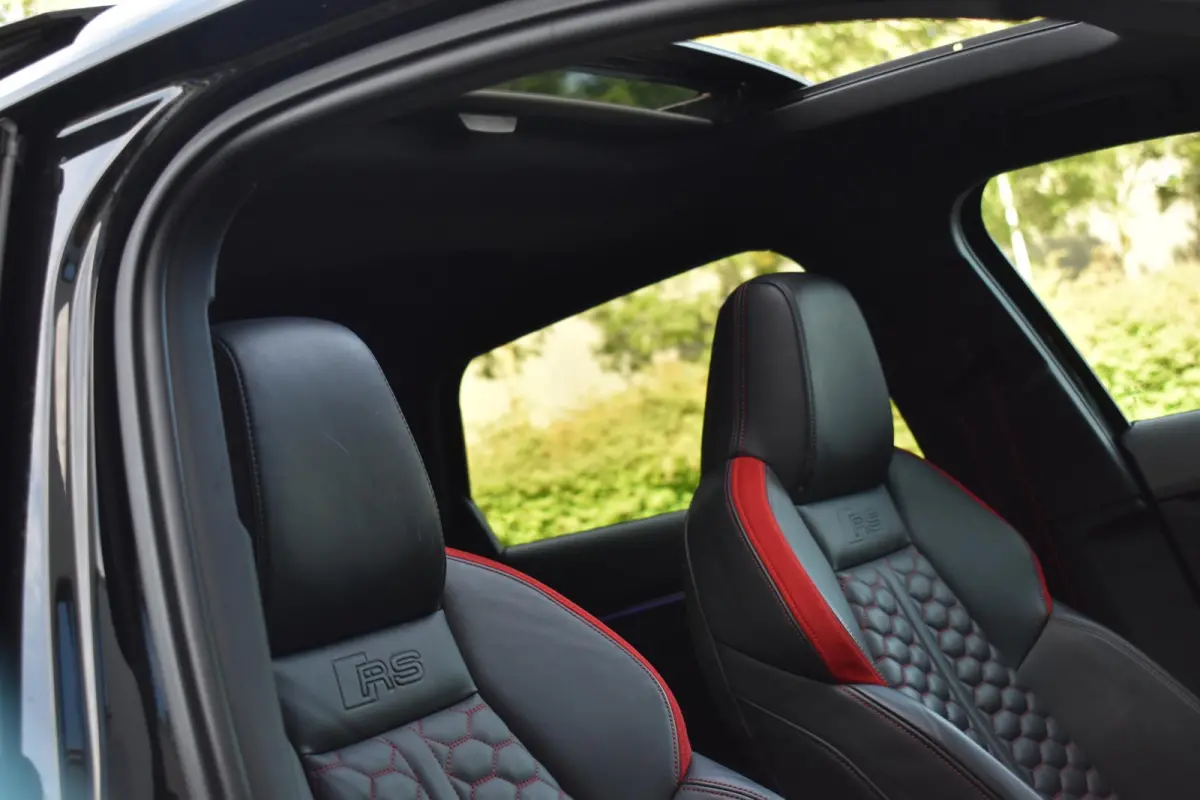 2.5 TFSI RS3 quattro HUD Pano Massage Keyless B&O Lane