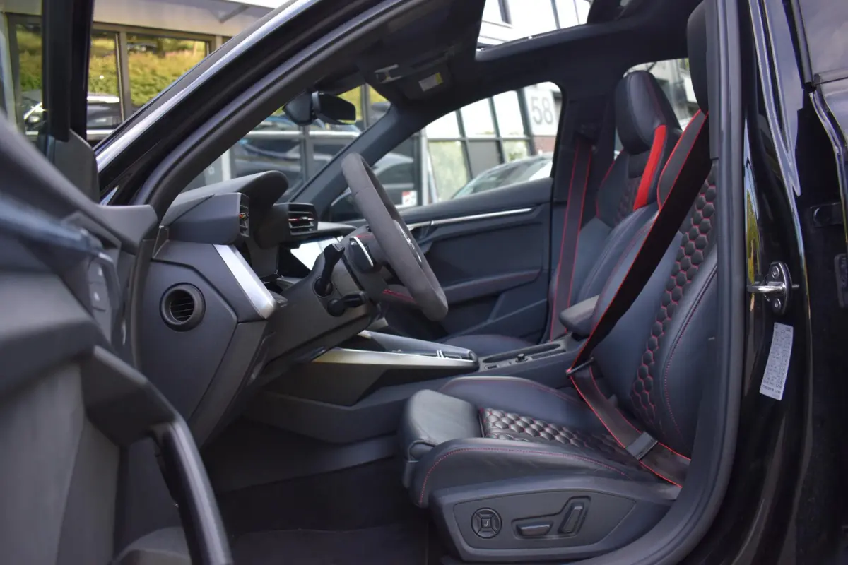 2.5 TFSI RS3 quattro HUD Pano Massage Keyless B&O Lane