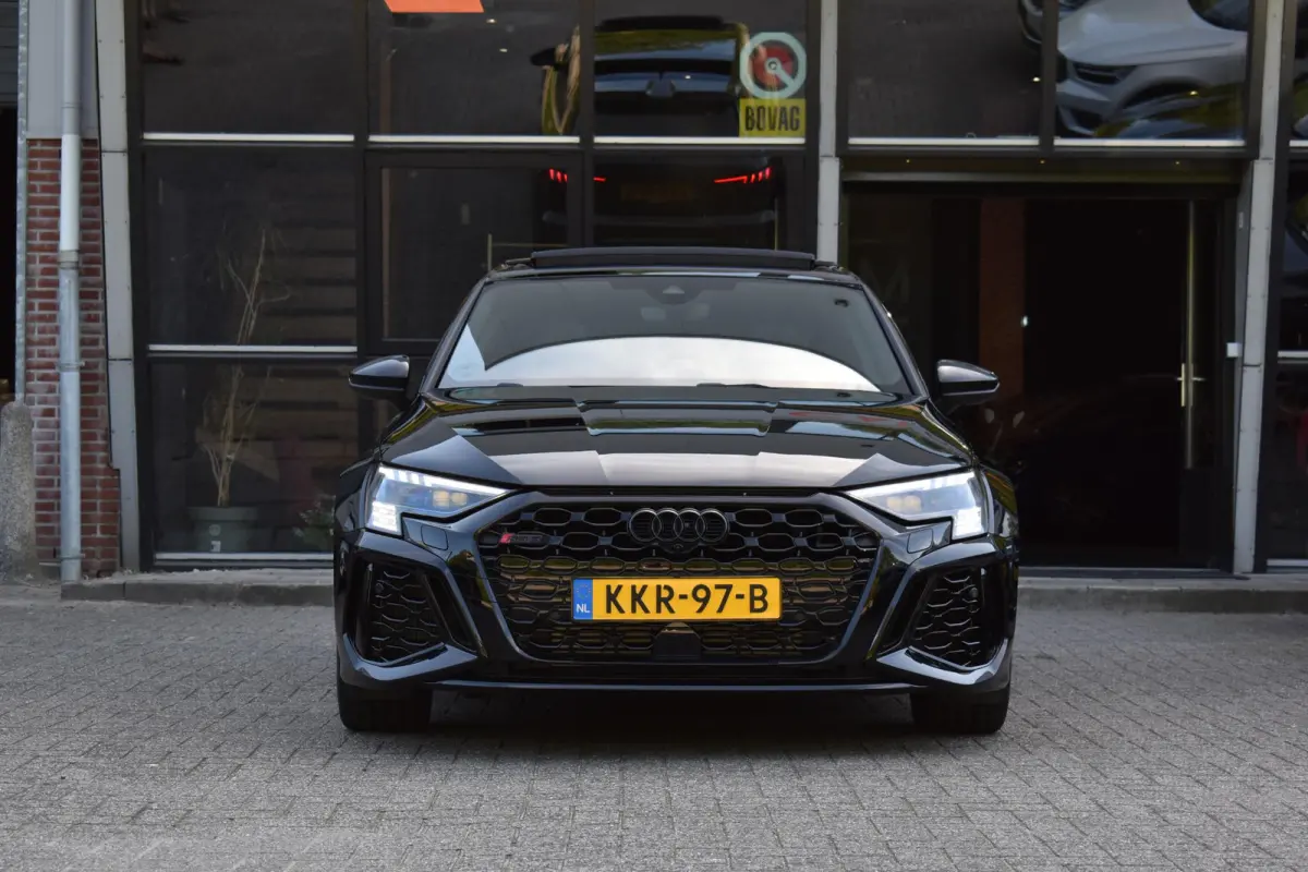 2.5 TFSI RS3 quattro HUD Pano Massage Keyless B&O Lane