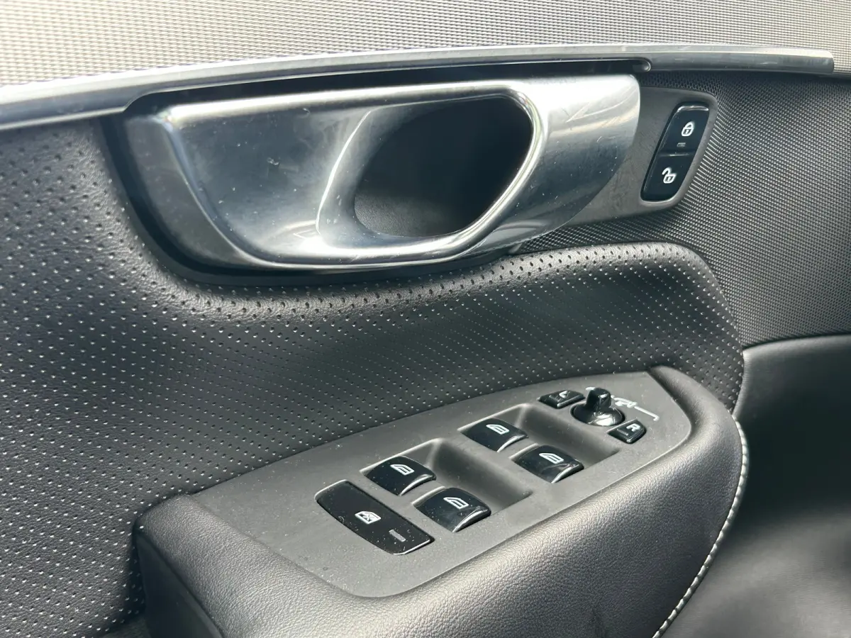2.0 T8 Recharge AWD R-Design Long Range | Long Range | Pano | Pilot Assist | Stoel & stuurverwarming | Harman/Kardon |