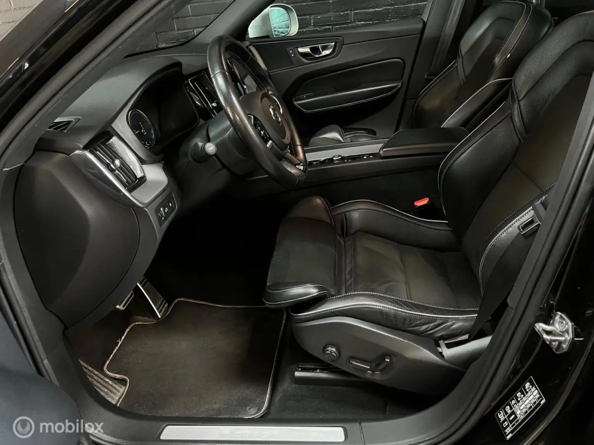 2.0 T8 Twin Engine AWD R-Design PANO TREKHAAK BTW