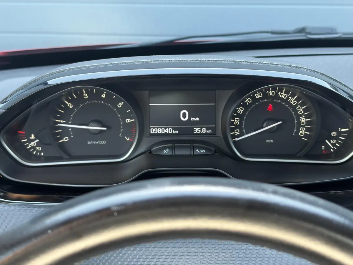 1.2 PureTech Allure 1e Eigenaar,D-riem vv in 2023,Afn.Trekhaak,Dealer Onderhouden,Carplay,Navi,Clima,Cruise,Lm velgen,110pk,N.A.P,Pdc,Apk tot 07-2027