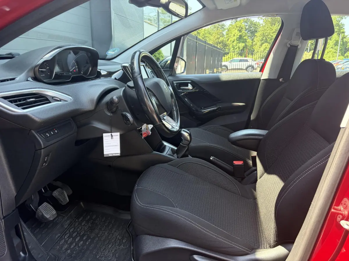 1.2 PureTech Allure 1e Eigenaar,D-riem vv in 2023,Afn.Trekhaak,Dealer Onderhouden,Carplay,Navi,Clima,Cruise,Lm velgen,110pk,N.A.P,Pdc,Apk tot 07-2027
