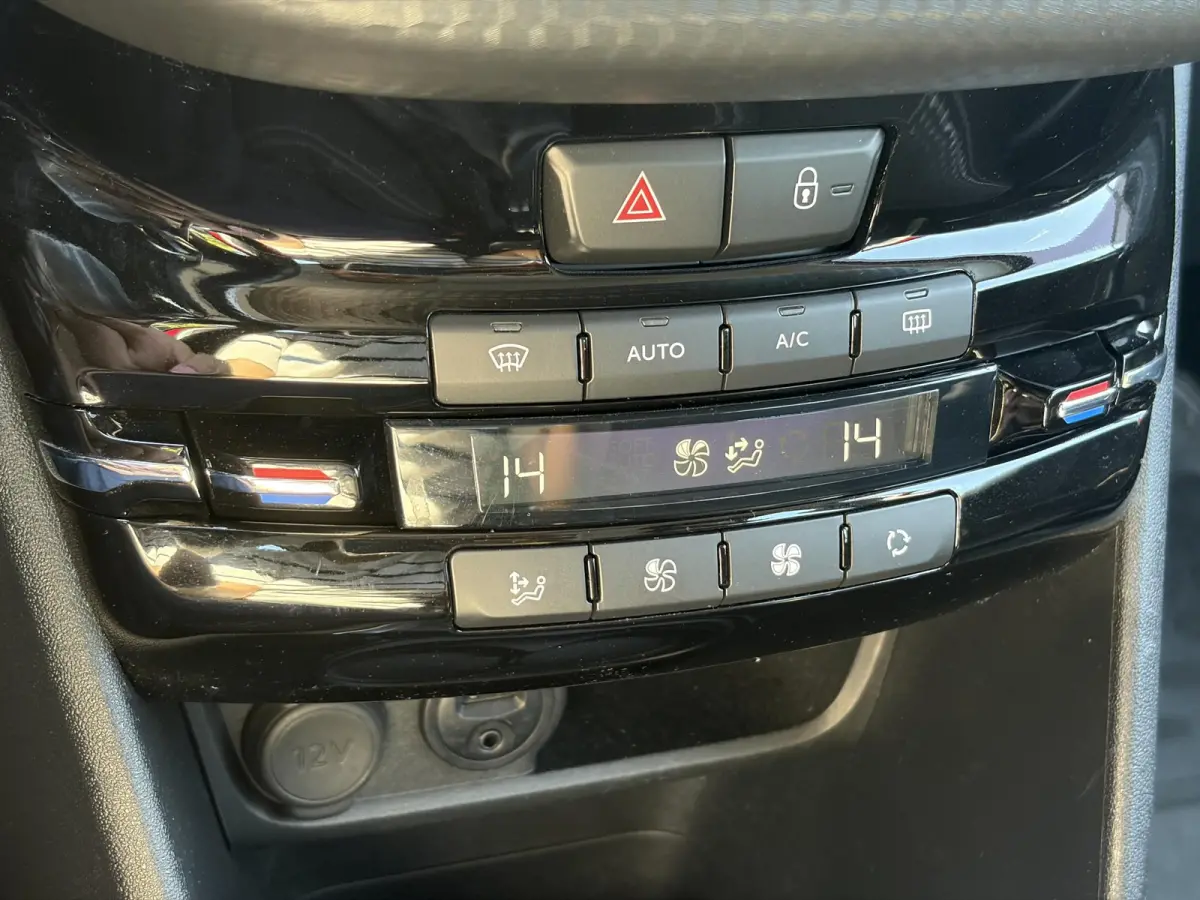 1.2 PureTech Allure 1e Eigenaar,D-riem vv in 2023,Afn.Trekhaak,Dealer Onderhouden,Carplay,Navi,Clima,Cruise,Lm velgen,110pk,N.A.P,Pdc,Apk tot 07-2027