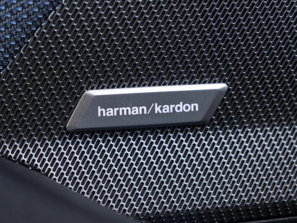 120 | Premium Pack | 18 inch | Comfort Access | Achteruitrijcamera | Sportstoelen | Stoelverwarming | Harman Kardon |