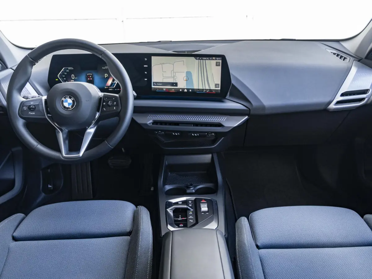 120 | Premium Pack | 18 inch | Comfort Access | Achteruitrijcamera | Sportstoelen | Stoelverwarming | Harman Kardon |