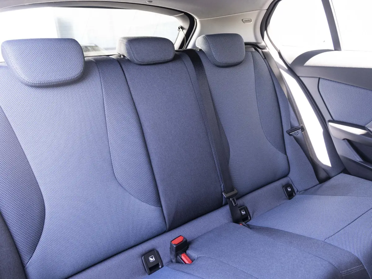 120 | Premium Pack | 18 inch | Comfort Access | Achteruitrijcamera | Sportstoelen | Stoelverwarming | Harman Kardon |