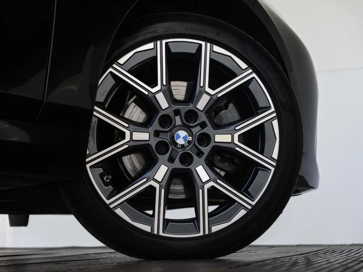 120 | Premium Pack | 18 inch | Comfort Access | Achteruitrijcamera | Sportstoelen | Stoelverwarming | Harman Kardon |