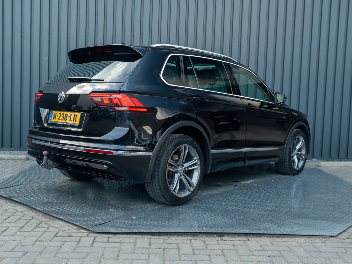 1.4 TSI ACT Highline Business R-line | Pano | Trekhaak wegkl. | Elk. A-klep | Side Assist | Camera | Prijs Rijklaar!!