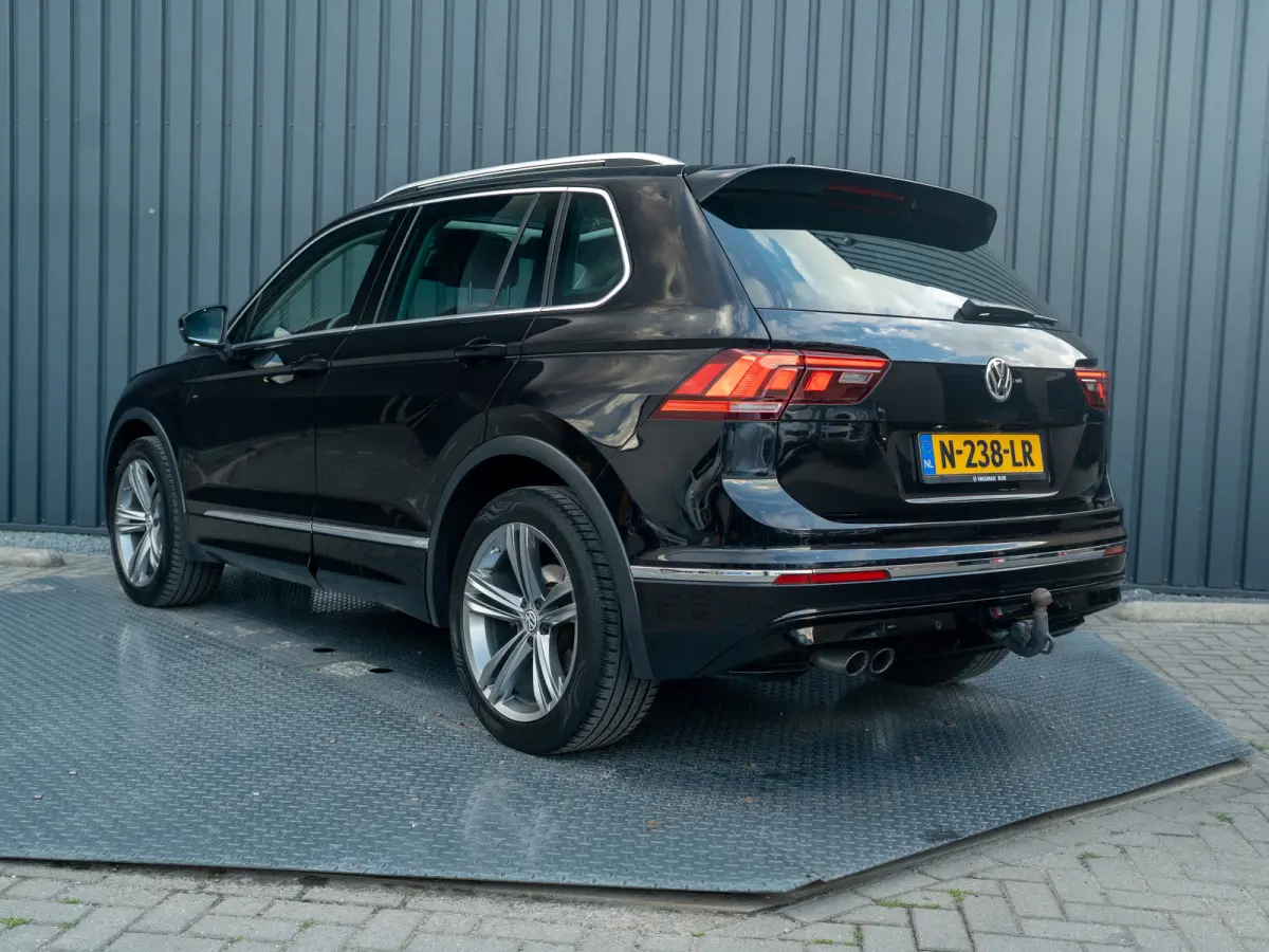 1.4 TSI ACT Highline Business R-line | Pano | Trekhaak wegkl. | Elk. A-klep | Side Assist | Camera | Prijs Rijklaar!!