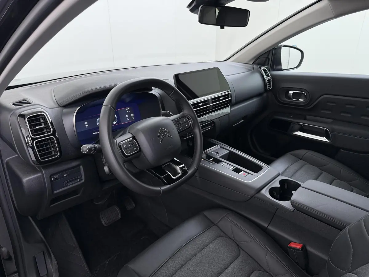 1.2 Hybrid 136 Plus CAMERA | STOELVERWARMING |KEYLESS START & GO | RIJKLAAR GELEVERD MET 12 MND BOVAG GARANTIE |