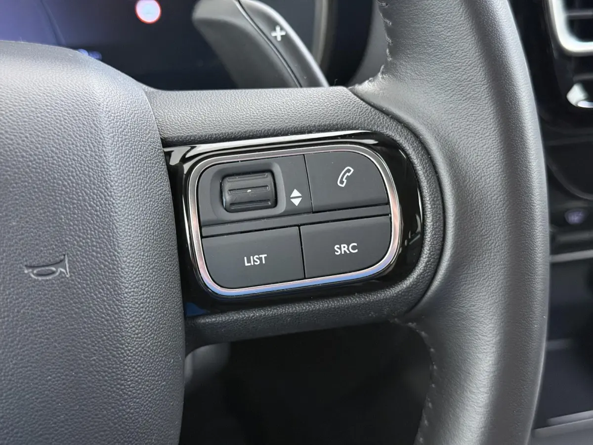 1.2 Hybrid 136 Plus CAMERA | STOELVERWARMING |KEYLESS START & GO | RIJKLAAR GELEVERD MET 12 MND BOVAG GARANTIE |